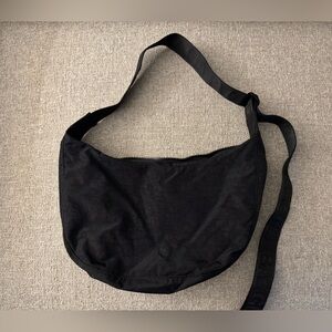 NWOT BAGGU Black Medium Crescent Bag 37.5” adjustable strap